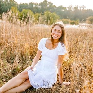 Meet your Posher, Hallie